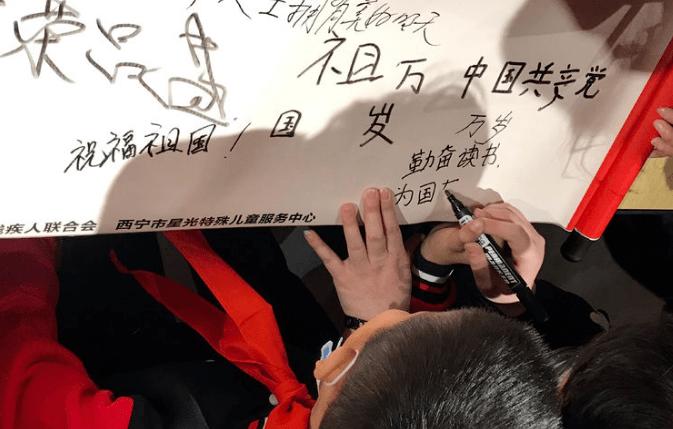 1996年,蒋孝勇去世,为完成其祖父遗愿,病入膏肓之时还回乡扫墓