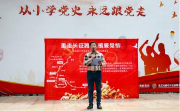 穆帅和罗马球迷亲切合影,并对所有罗马球迷表示“我爱你”