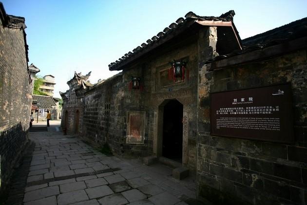 大咖深度对话“保险+康养”热门赛道,多维解析机遇与难点!